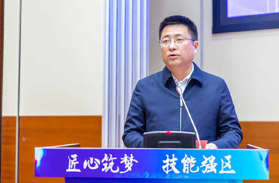 毛區(qū)長.jpg